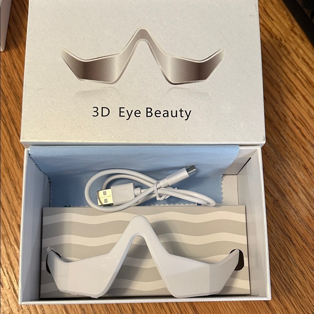 3D Eye Beauty LED Eye Massager - White